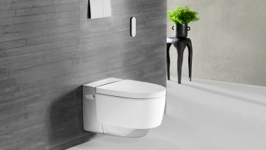 Geberit AquaClean Mera Comfort v krom barvi s sistemom Sigma